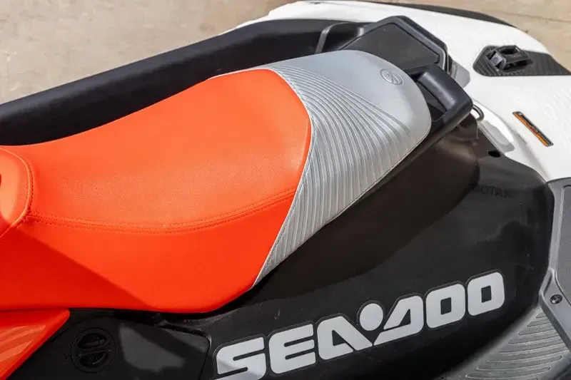 2025 SEADOO SPARK TRIXX FOR 3 WITH SOUND SYSTEM DRAGON RED AND WHITE Image 5