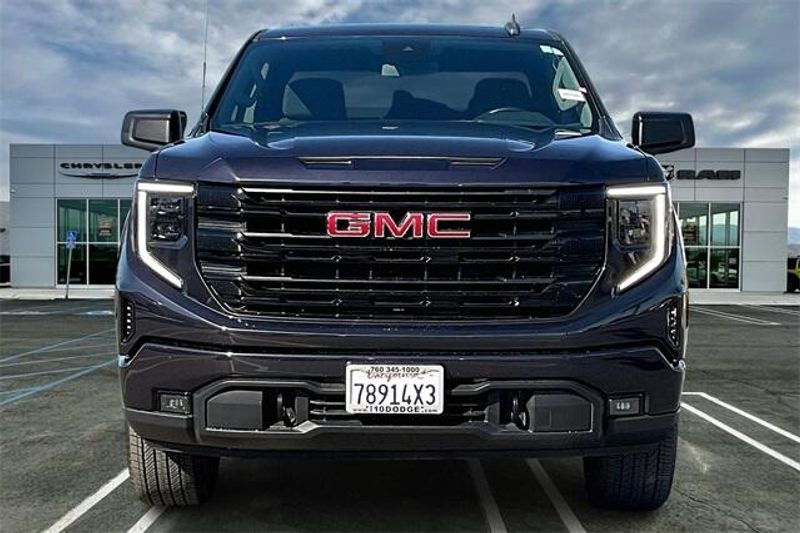 2024 GMC Sierra 1500 ElevationImage 2