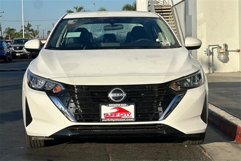 New 2025 Nissan Sentra SVImage 6