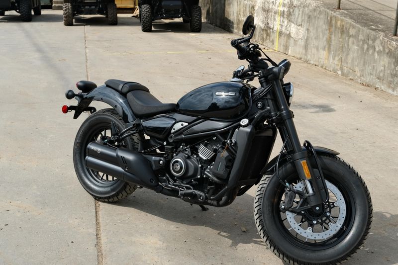 2025 CFMOTO 450CLC  NEBULA BLACK Image 1
