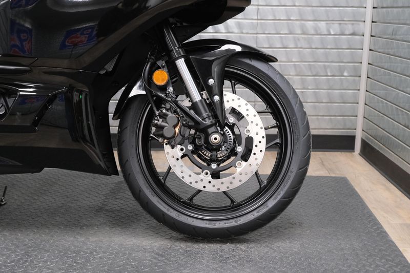 NEW 2026 YAMAHA YZFR3 ABS Image 11