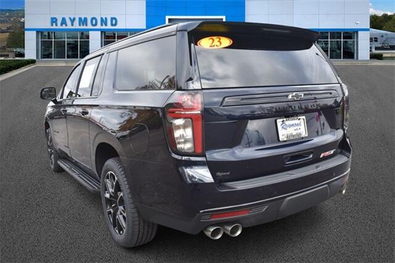 Used 2023 Chevrolet Suburban RSTImage 5