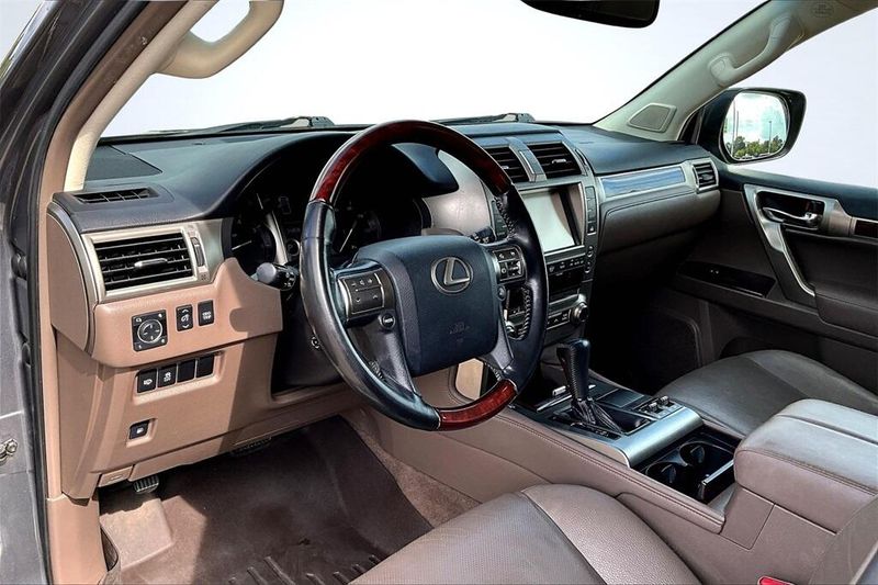 2016 Lexus GX 460 photo 12