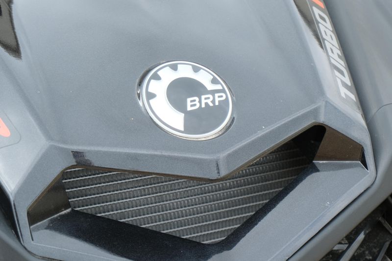 NEW 2026 CAN-AM MAVERICK X3 MAX X RS TURBO RR WITH 1025 TOUCHSCREEN Image 9