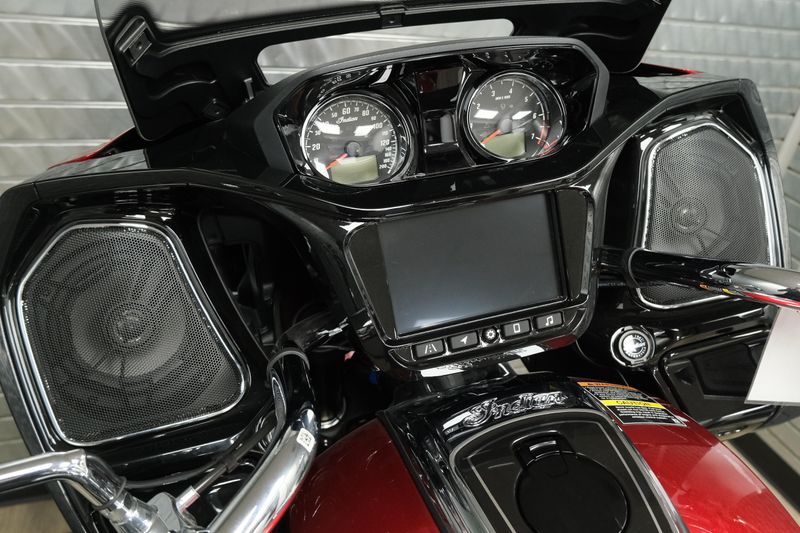 NEW 2025 INDIAN MOTORCYCLE CHALLENGER LIMITED Image 24