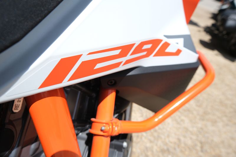 2024 KTM 1290 SUPER ADVENTURE R OT WHITEImage 3