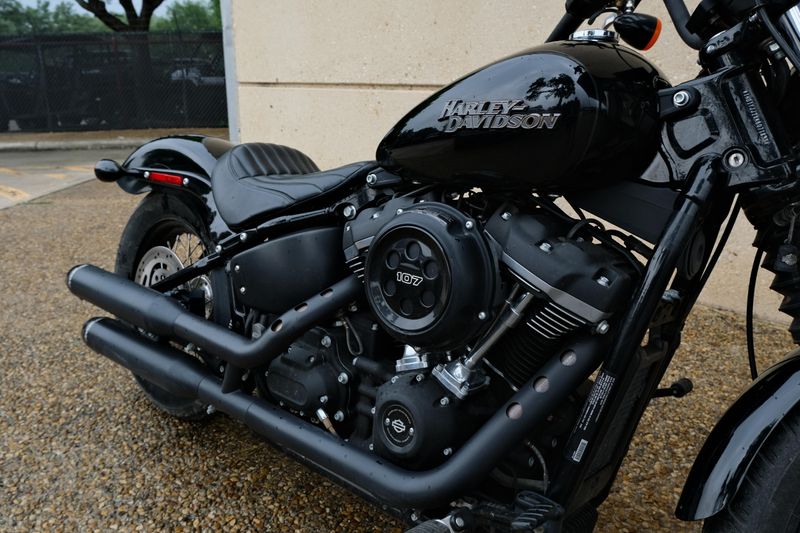 2019 HARLEY SOFTAIL STREET BOB BLACK Image 6