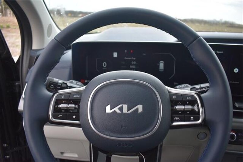 2025 Kia Carnival SX PrestigeImage 32