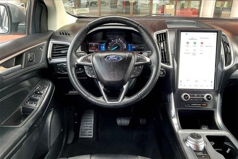 2022 Ford Edge TitaniumImage 4