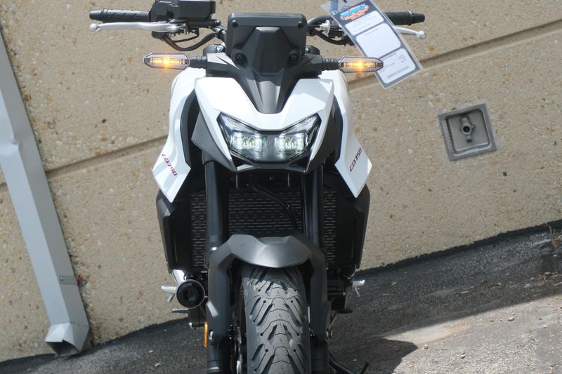2025 Honda CB750 HORNET MATTE PEARL WHITE Image 16