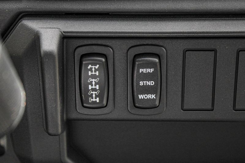 2025 Polaris RANGER CREW XP 1000 PREMIUM  SUNSET RED Image 3
