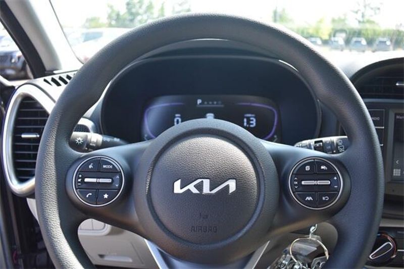 New 2025 Kia Soul LXImage 23