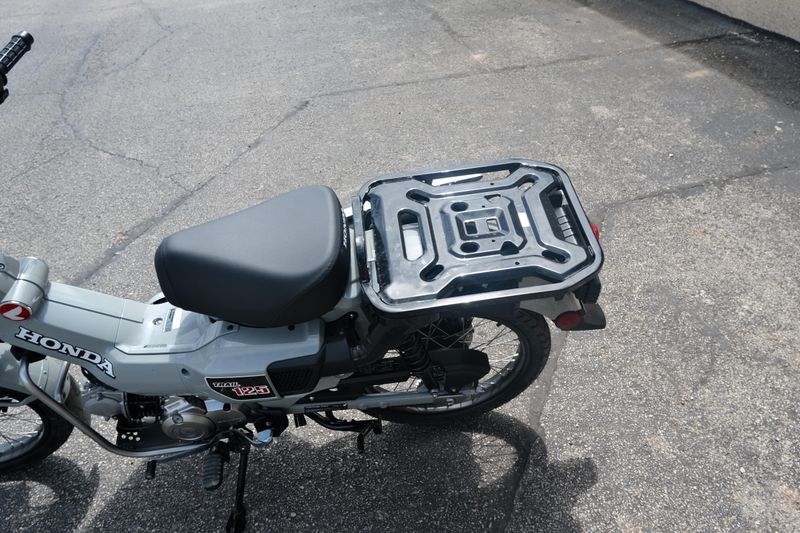2025 Honda TRAIL 125 PEARL SMOKY GRAY Image 9
