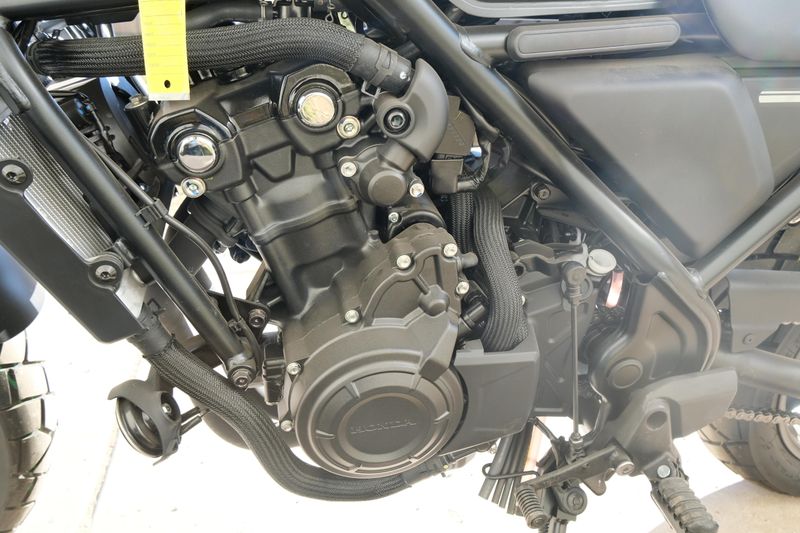 NEW 2025 HONDA SCL500 Image 13