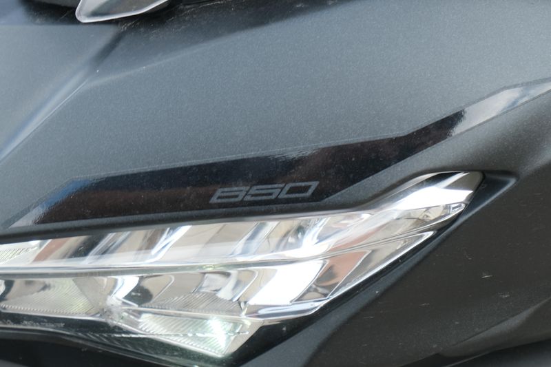 2023 Kawasaki VERSYS 650 LT METALLIC SPARK BLACK AND METALLIC FLAT SPARK BLACK Image 26