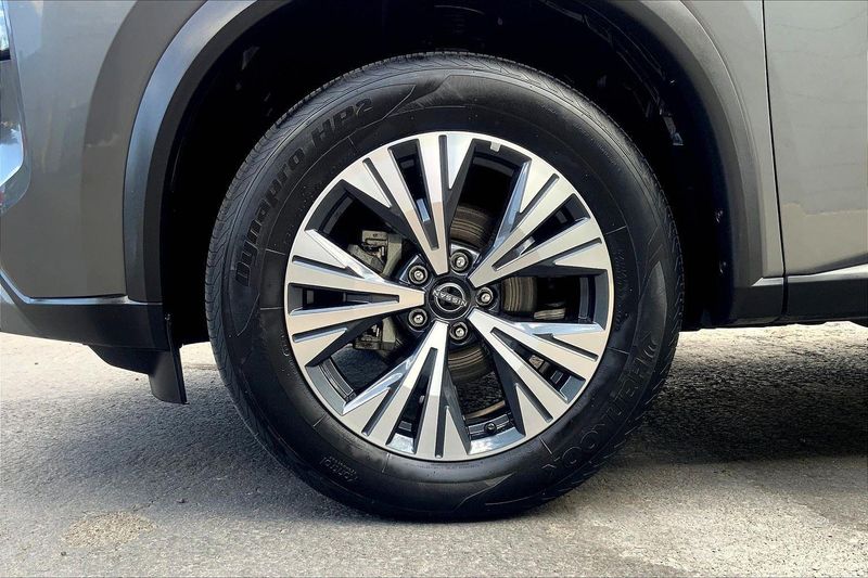 2023 Nissan Rogue SV photo 9
