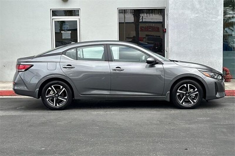 New 2025 Nissan Sentra SVImage 2