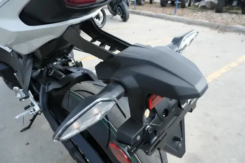 2025 Honda CBR1000RR PEARL WHITE Image 16