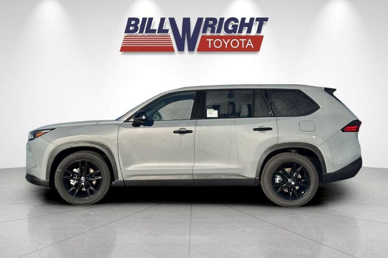 New 2026 Toyota Grand Highlander Hybrid Nightshade EditionImage 6