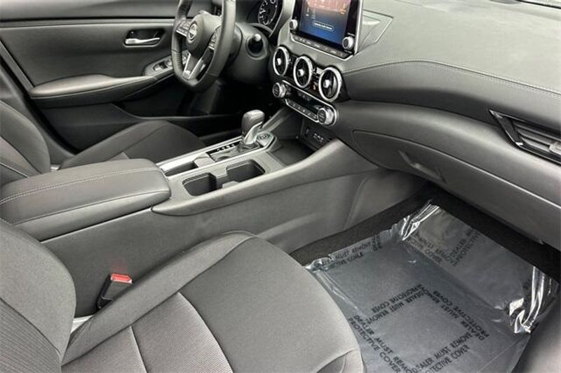 New 2025 Nissan Sentra SVImage 12