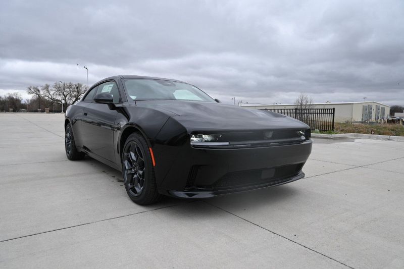 2025 Dodge Charger Daytona R/TImage 2