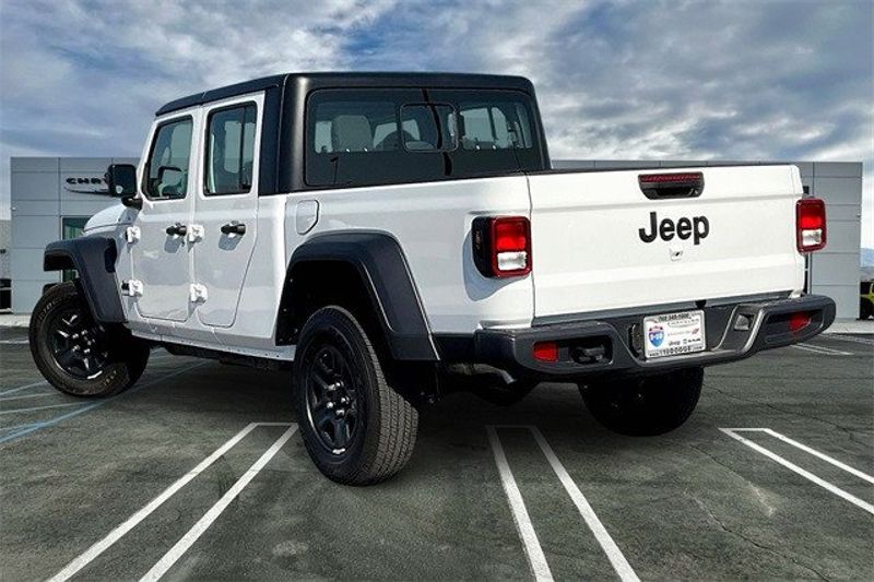 2024 Jeep Gladiator Sport 4x4Image 2