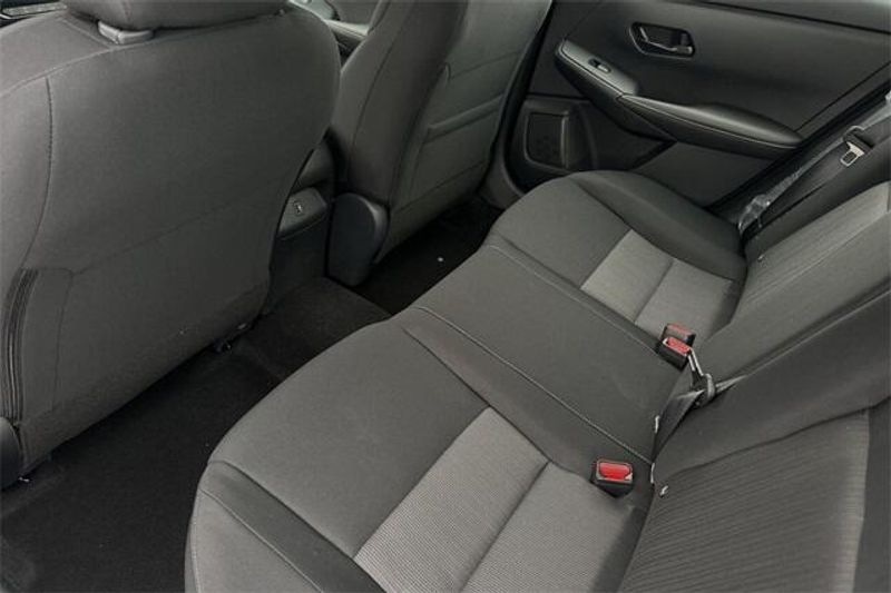 New 2025 Nissan Sentra SVImage 9