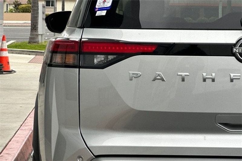 2024 Nissan Pathfinder PlatinumImage 23