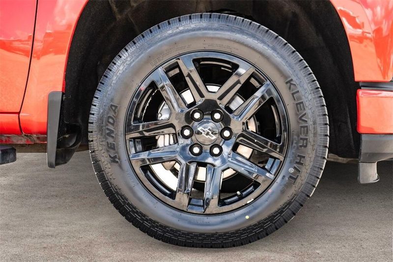 2022 Chevrolet Silverado 1500 Custom photo 2
