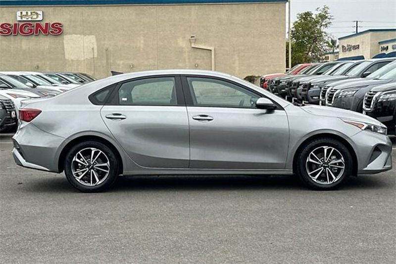 Used 2023 Kia Forte LXSImage 3