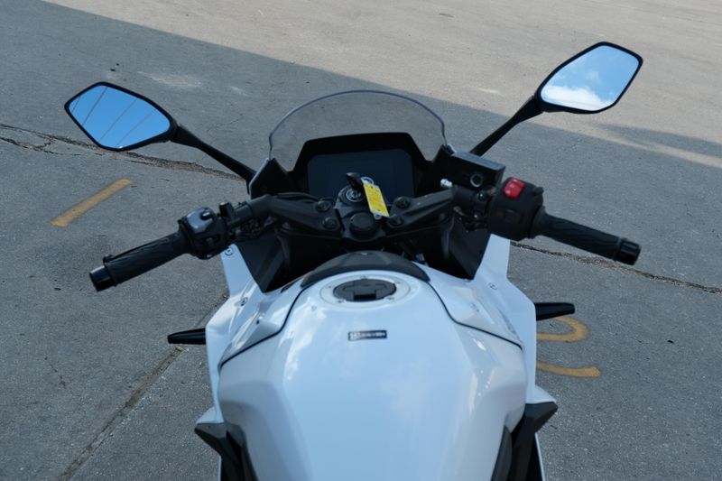 NEW 2026 SUZUKI GSX8R Image 16