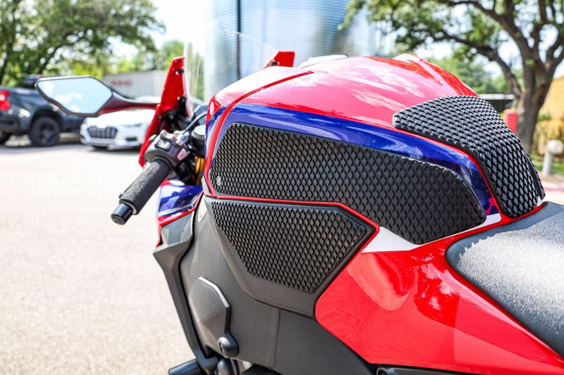 2022 Honda CBR1000RR ABS Image 17