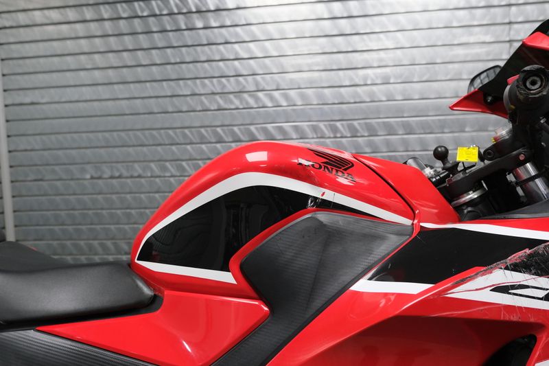 USED 2017 HONDA CBR300R Image 14