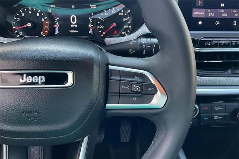 2023 Jeep Compass Latitude LuxImage 19