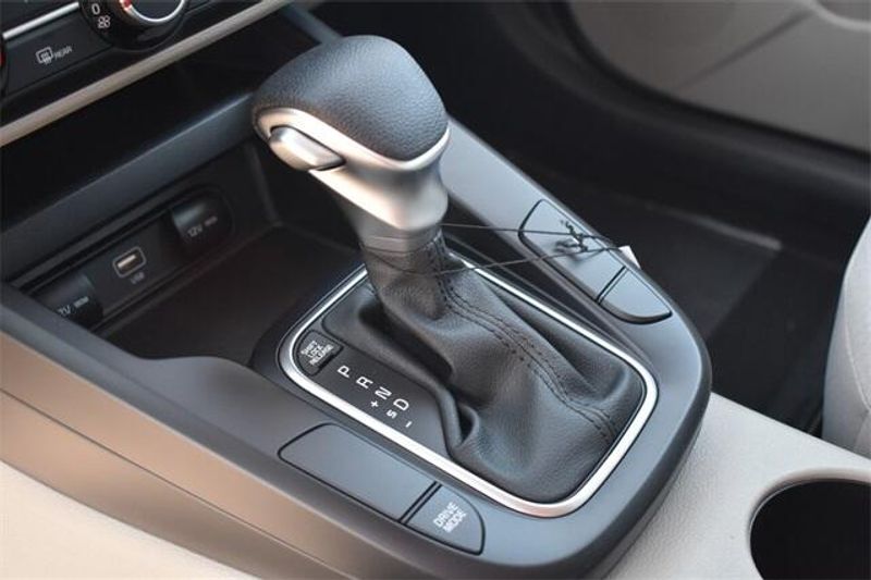New 2025 Kia Soul LXImage 21