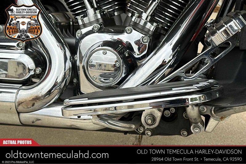 2012 Harley-Davidson Electra Glide in a ELE ORG/BLK DIA W/ PINSTRIP exterior color. BMW Motorcycles of Temecula – Southern California (951) 506-6903 bmwmotorcyclesoftemecula.com 