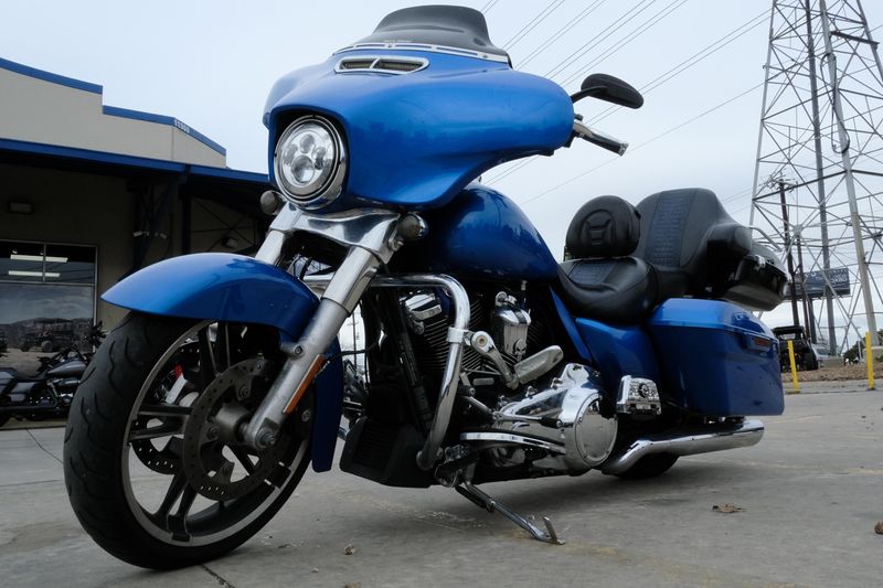 2018 HARLEY STREET GLIDE BLUEImage 32