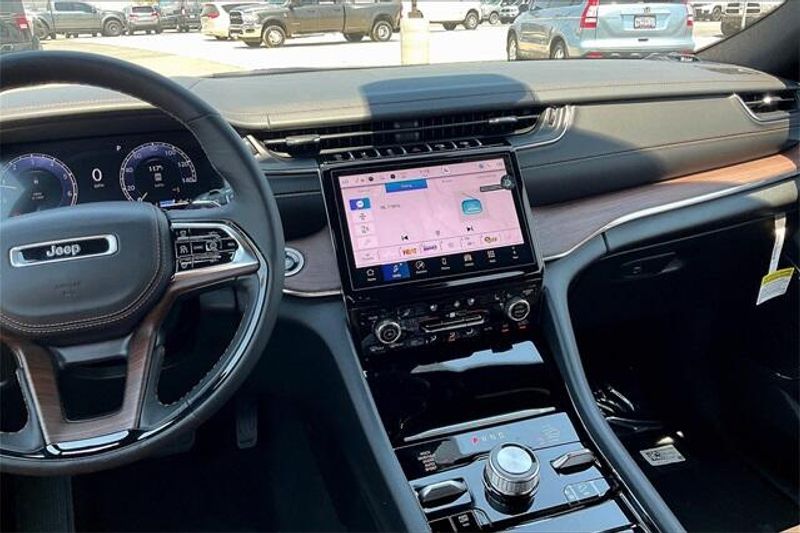 New 2025 Jeep Grand Cherokee L Summit 4x4Image 5