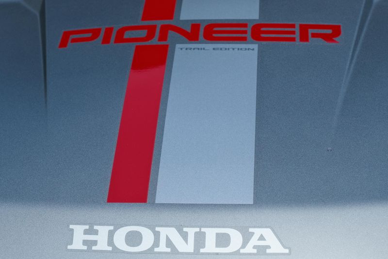 2025 Honda PIONEER 10005 TRAIL SE MATTE GRAY METALLIC Image 27