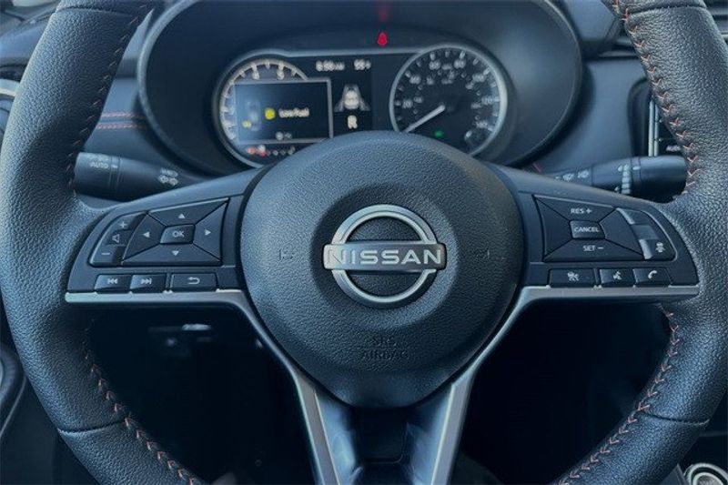 2024 Nissan Versa 1.6 SRImage 18