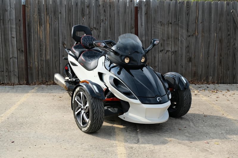 USED 2014 CAN-AM RD SPYDER RS S 991 Image 1
