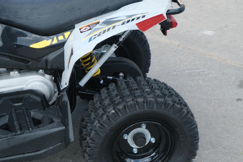 New 2025 Can-Am RENEGADE 110 EFI CATALYST GRAY AND NEO YELLOW Image 15