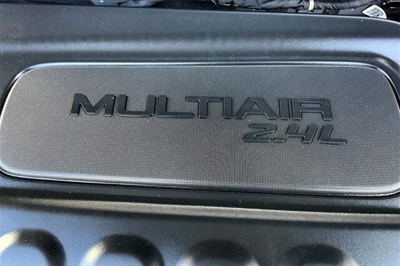 Used 2023 Jeep Cherokee AltitudeImage 32