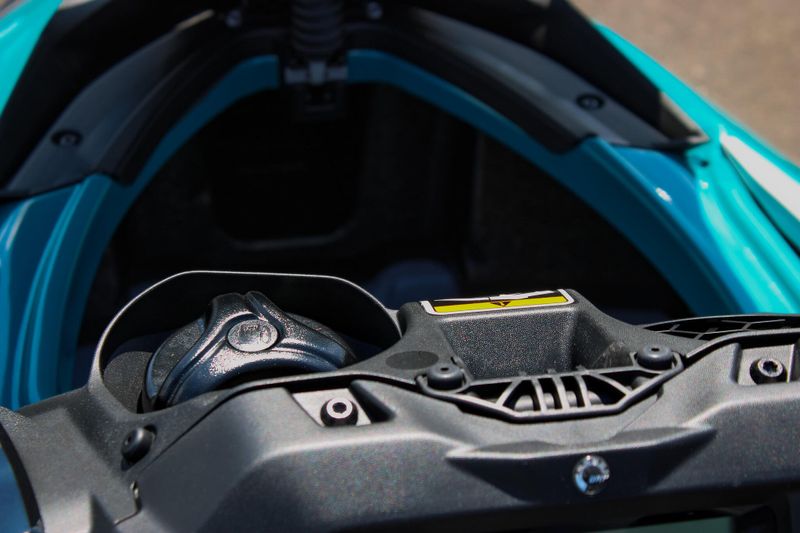 2025 SEADOO GTI SE 130 WITH SOUND SYSTEM IDF TEAL BLUE AND MANTA GREEN Image 10