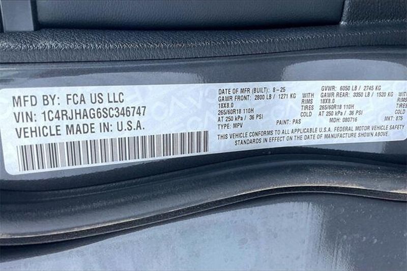 New 2025 Jeep Grand Cherokee Laredo X 4x4Image 15