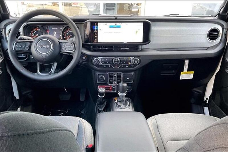 New 2025 Jeep Gladiator Willys 4x4Image 4