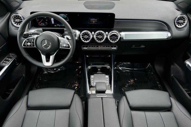 2023 Mercedes-Benz EQB 300Image 15