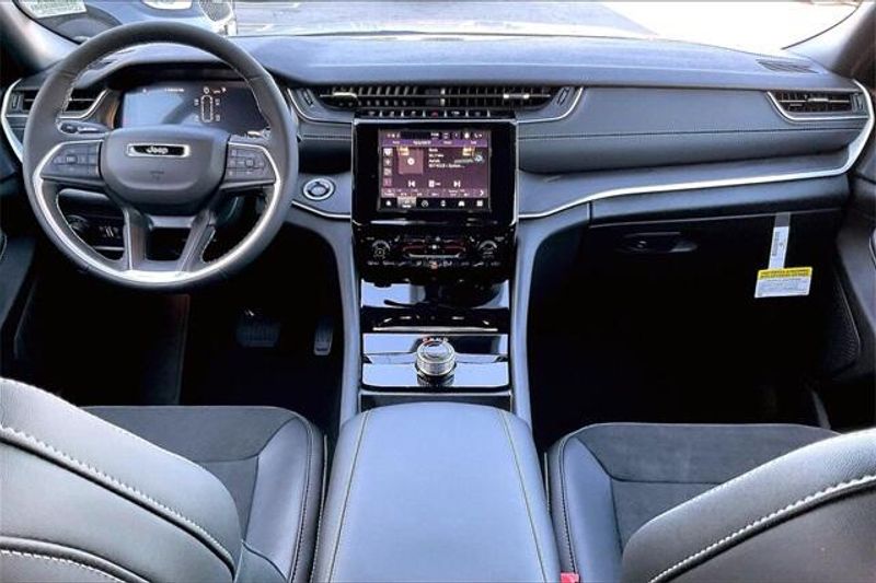 New 2025 Jeep Grand Cherokee L Altitude 4x2Image 4