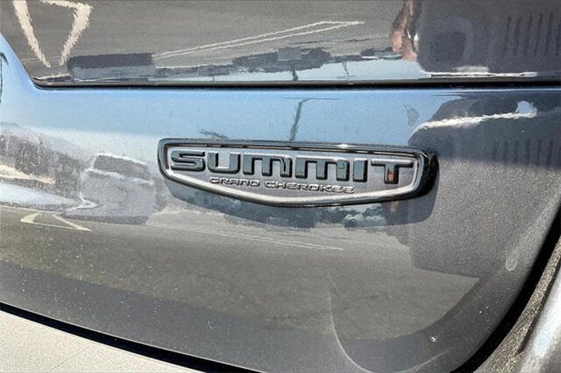 New 2025 Jeep Grand Cherokee L Summit 4x4Image 13