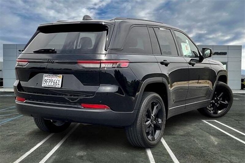 2023 Jeep Grand Cherokee AltitudeImage 13